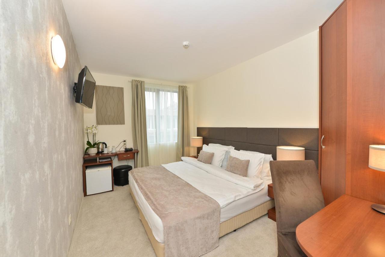 Art Plaza Hotel 4*